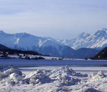 Paesaggio invernale attorno al lago di San Valentino alla Muta