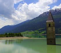 Il lago di Resia dista solo pochi minuti